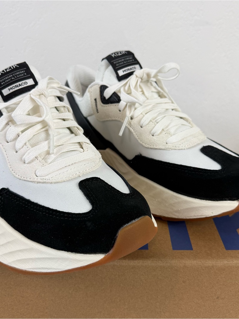 Kizik Men’s Monaco Sneakers Size 8.5 Black/White - Picture 2 of 6
